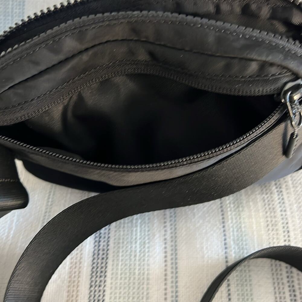 LULULEMON black everywhere belt bag 1L - Picture 8 of 9